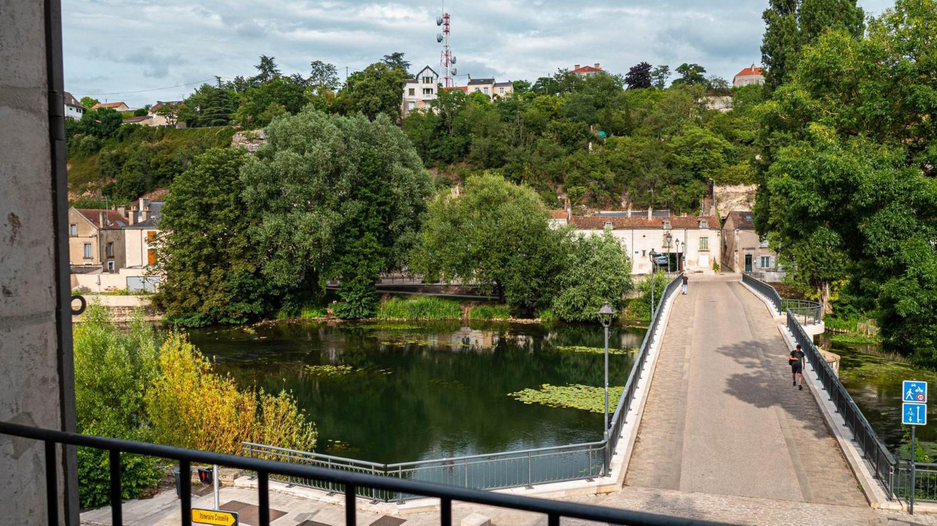 Ferienwohnung Les Rives Du Clain - Sublime T4 Au Bord De L'Eau Poitiers Exterior foto